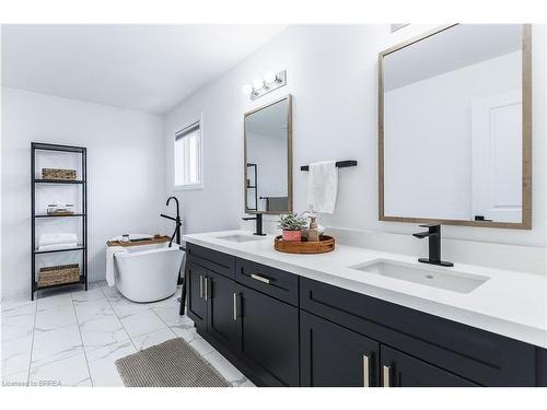 20 Cumberland Street, Brantford, ON - Indoor Photo Showing Bathroom