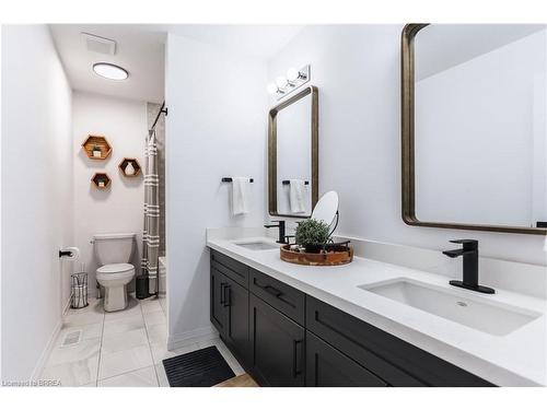 20 Cumberland Street, Brantford, ON - Indoor Photo Showing Bathroom
