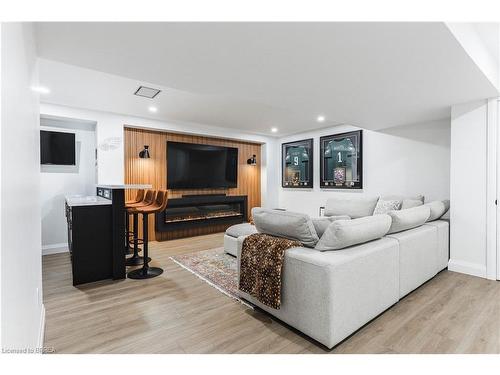 20 Cumberland Street, Brantford, ON - Indoor Photo Showing Living Room