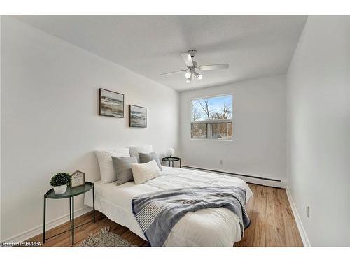 207-793 Colborne Street E, Brantford, ON - Indoor Photo Showing Bedroom