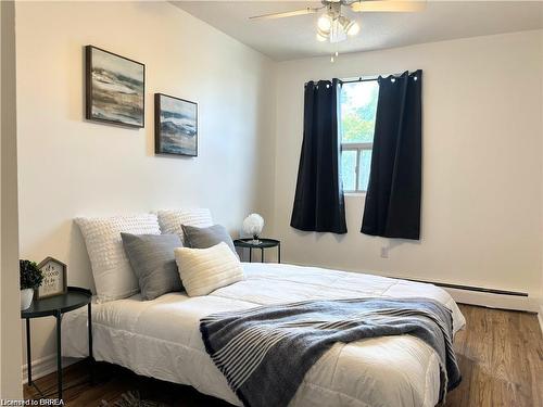 207-793 Colborne Street E, Brantford, ON - Indoor Photo Showing Bedroom