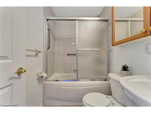 207-793 Colborne Street E, Brantford, ON - Indoor Photo Showing Bathroom