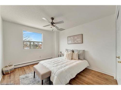 207-793 Colborne Street E, Brantford, ON - Indoor Photo Showing Bedroom