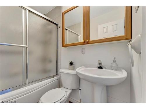 207-793 Colborne Street E, Brantford, ON - Indoor Photo Showing Bathroom