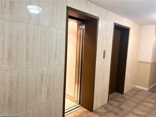 207-793 Colborne Street E, Brantford, ON - Indoor Photo Showing Bathroom