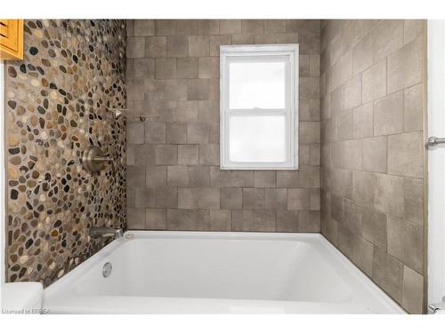 10 Albemarle Street, Brantford, ON - Indoor Photo Showing Bathroom