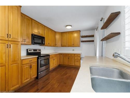 10 Albemarle Street, Brantford, ON - Indoor Photo Showing Kitchen