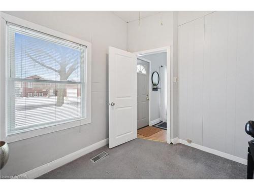 11 Hill Avenue, Brantford, ON - Indoor Photo Showing Other Room