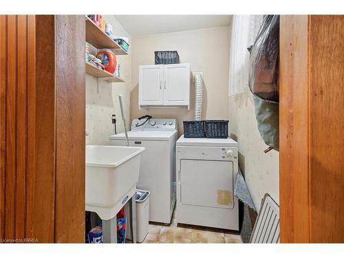 11 Hill Avenue, Brantford, ON - Indoor Photo Showing Laundry Room
