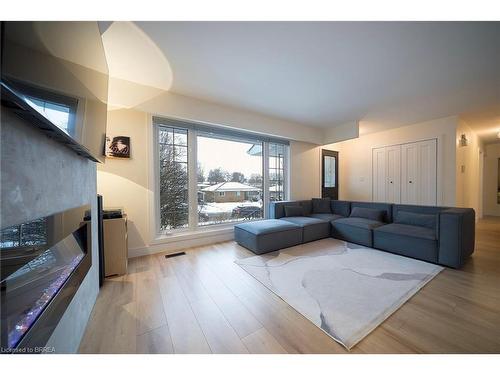 2 Grenada Drive, Simcoe, ON - Indoor Photo Showing Living Room