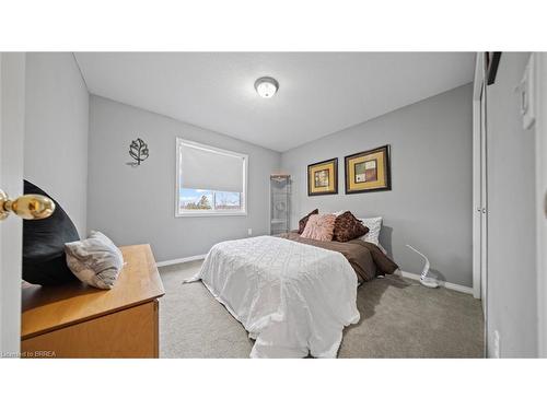 128 Mcmeeken Drive, Cambridge, ON - Indoor Photo Showing Bedroom