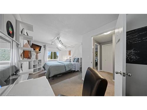128 Mcmeeken Drive, Cambridge, ON - Indoor Photo Showing Bedroom