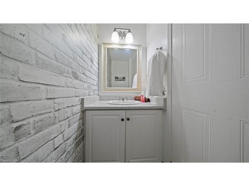 128 Mcmeeken Drive, Cambridge, ON - Indoor Photo Showing Bathroom