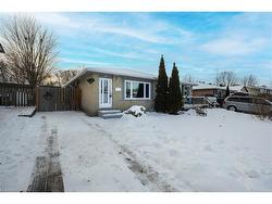 61 Woodlawn Avenue  Brantford, ON N3V 1A6