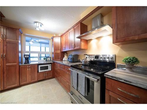 501-11 Mill Pond Court, Simcoe, ON - Indoor Photo Showing Kitchen