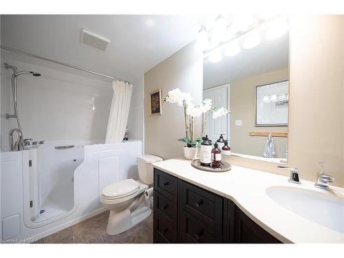 501-11 Mill Pond Court, Simcoe, ON - Indoor Photo Showing Bathroom