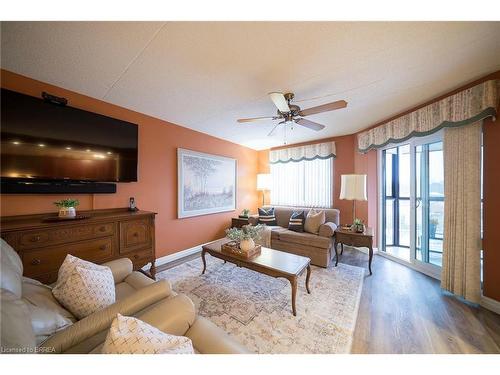 501-11 Mill Pond Court, Simcoe, ON - Indoor Photo Showing Living Room