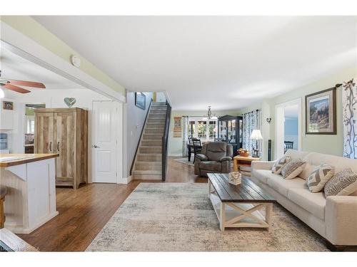 87 Norwich Road, Scotland, ON - Indoor Photo Showing Living Room
