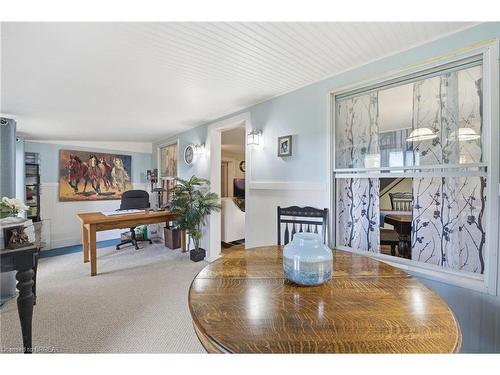 87 Norwich Road, Scotland, ON - Indoor Photo Showing Living Room