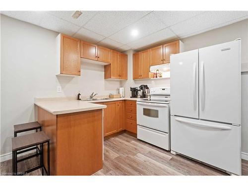Lower-4319 Arejay Avenue, Beamsville, ON - Indoor Photo Showing Kitchen