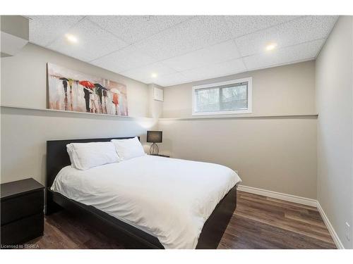 Lower-4319 Arejay Avenue, Beamsville, ON - Indoor Photo Showing Bedroom