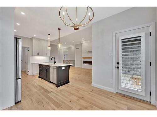 6 Patten Drive, St. George, ON - Indoor Photo Showing Kitchen With Upgraded Kitchen