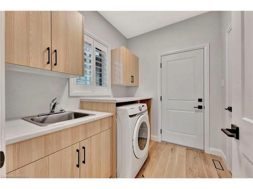 6 Patten Drive, St. George, ON - Indoor Photo Showing Laundry Room