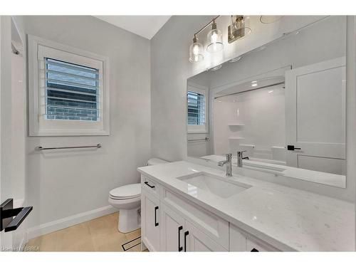 6 Patten Drive, St. George, ON - Indoor Photo Showing Bathroom