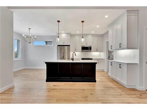 6 Patten Drive, St. George, ON - Indoor Photo Showing Kitchen With Upgraded Kitchen