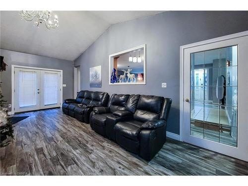 6 Bayly Drive, Paris, ON - Indoor Photo Showing Living Room