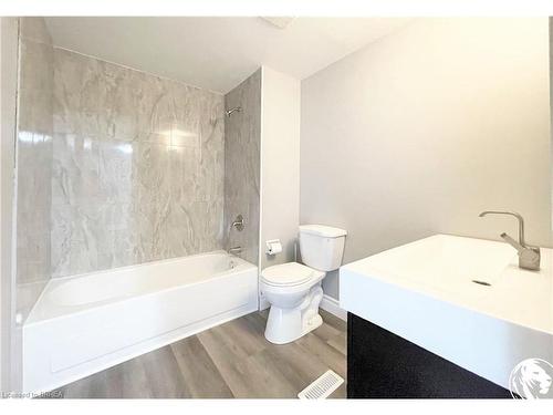 59-10 Angus Road, Hamilton, ON - Indoor Photo Showing Bathroom