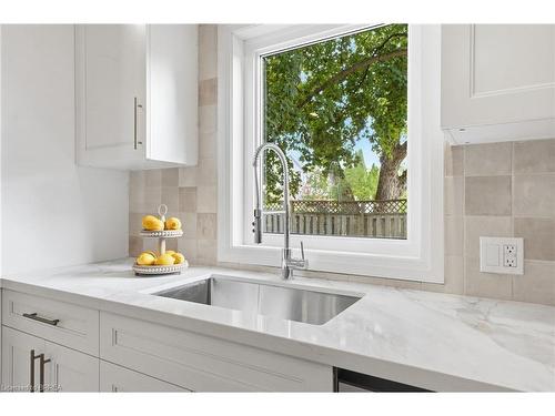 55 Jones Street, Hamilton, ON - Indoor Photo Showing Kitchen With Upgraded Kitchen