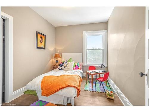 353 Dalhousie Street, Brantford, ON - Indoor Photo Showing Bedroom