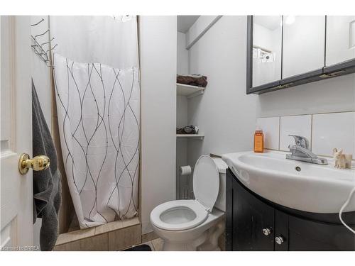 3-113 Brant Avenue, Brantford, ON - Indoor Photo Showing Bathroom
