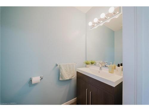 431-431 Springbank Avenue N, Woodstock, ON - Indoor Photo Showing Bathroom