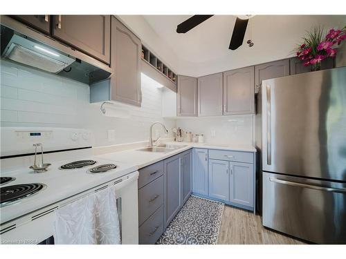 431-431 Springbank Avenue N, Woodstock, ON - Indoor Photo Showing Kitchen