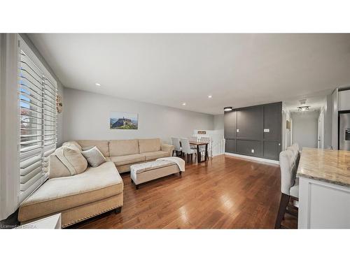45 Latzer Crescent, Brantford, ON - Indoor Photo Showing Living Room