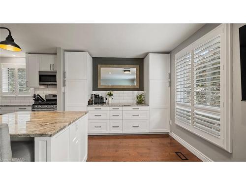 45 Latzer Crescent, Brantford, ON - Indoor Photo Showing Kitchen With Upgraded Kitchen