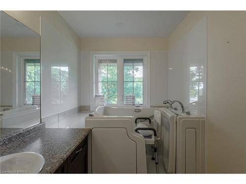 2-80 Willow Street, Paris, ON - Indoor Photo Showing Laundry Room