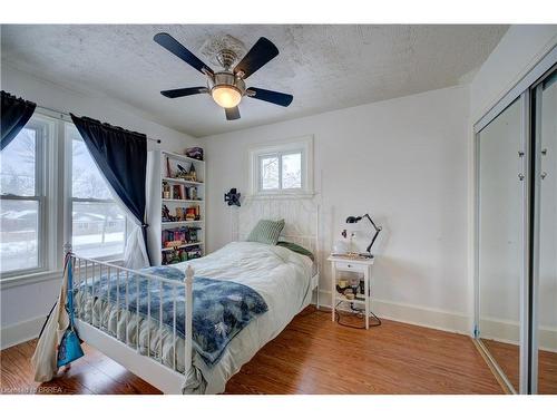 688 Colborne Street, Brantford, ON - Indoor Photo Showing Bedroom