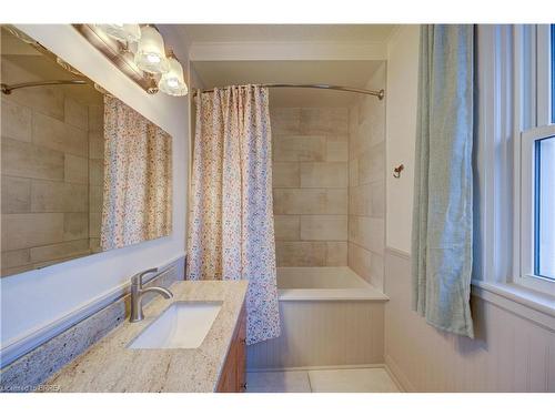 688 Colborne Street, Brantford, ON - Indoor Photo Showing Bathroom