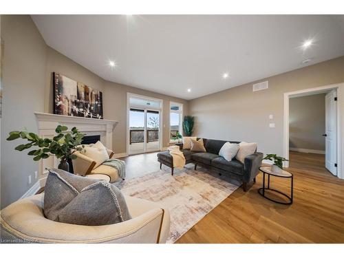 187 Craddock Boulevard, Jarvis, ON - Indoor Photo Showing Living Room
