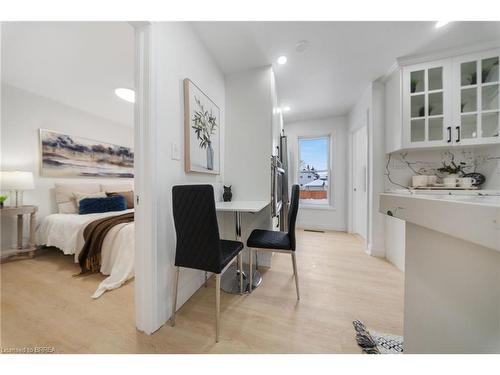 111 Victoria Street, Brantford, ON - Indoor