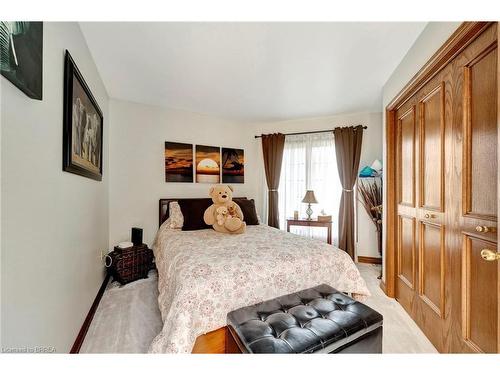 132 Oak Street, Simcoe, ON - Indoor Photo Showing Bedroom