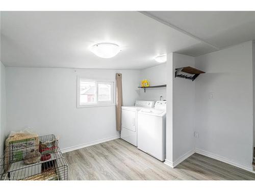 89 Maitland Street, Brantford, ON - Indoor Photo Showing Laundry Room