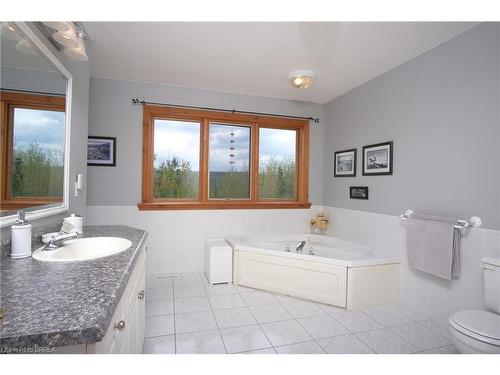 546299 Sideroad 4B, Kimberley, ON - Indoor Photo Showing Bathroom