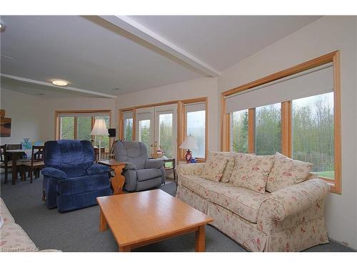 546299 Sideroad 4B, Kimberley, ON - Indoor Photo Showing Living Room
