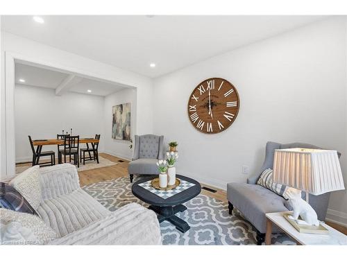 55 Jones Street, Hamilton, ON - Indoor Photo Showing Living Room