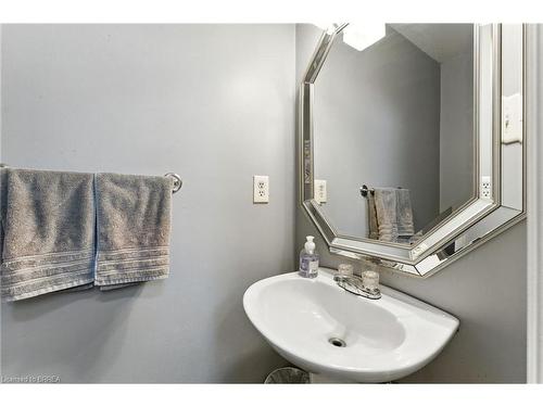 21 D'Aubigny Road, Brantford, ON - Indoor Photo Showing Bathroom