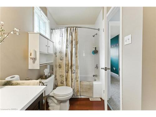 21 D'Aubigny Road, Brantford, ON - Indoor Photo Showing Bathroom